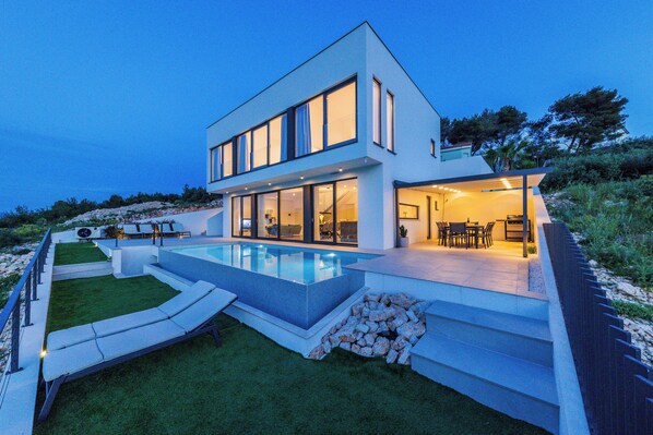  المنشأة من الخارج