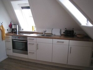 Refrigerador, horno, parrilla de estufa y lavavajillas 