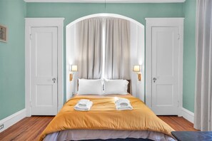 4 camere, una scrivania, ferro/asse da stiro, Wi-Fi gratuito