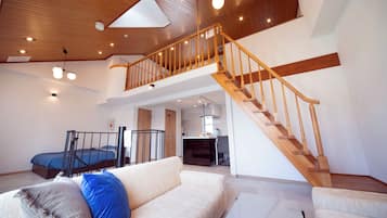 Family Penthouse, Lanai, City View | 2 bedrooms, free WiFi