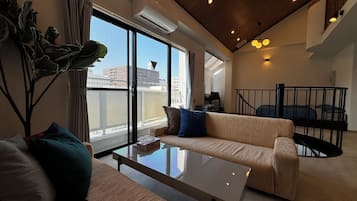 Family Penthouse, Lanai, City View | 2 bedrooms, free WiFi