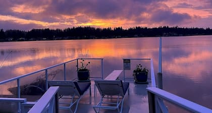 Unique Lake Goodwin Waterfront Cabin with Private Hot Tub and Boat Moorage