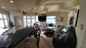 Smart TV, fireplace, stereo