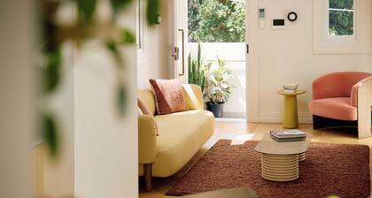 Flora Suite – Boutique Apartment in Newtown