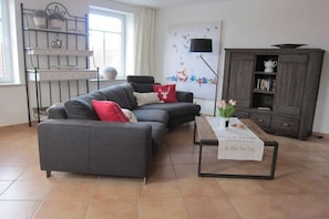 Smart TV, books, stereo