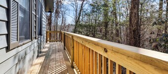 5-BR Large Window Views, SV Amenities, Fireplaces & Private Waterfall Trails!