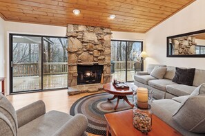 Una Smart TV, una chimenea