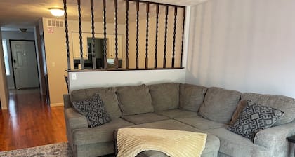 Charming 2-story apartment in wonderful Jefferson City with WiFi, AC