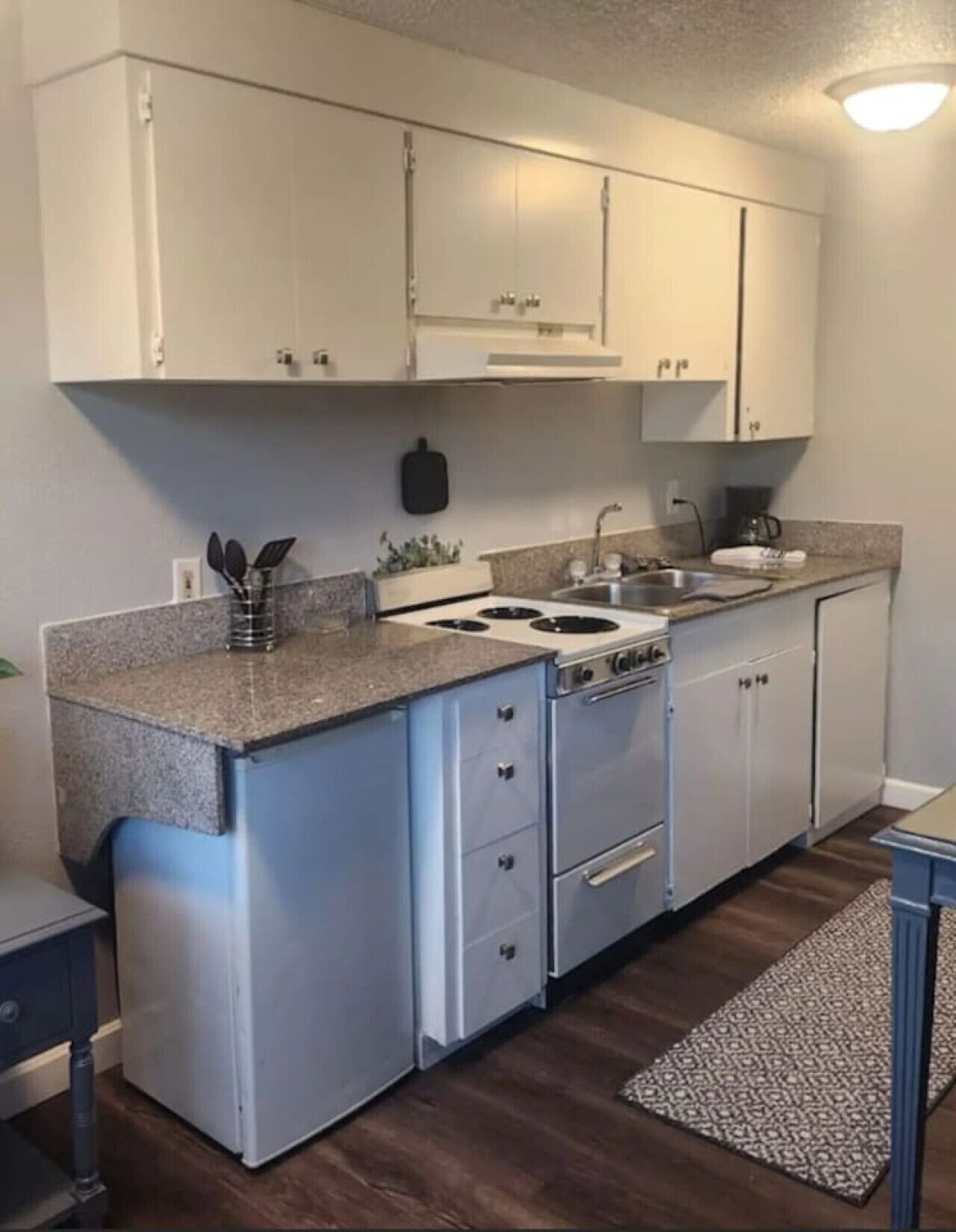 Microwave, oven, stovetop, coffee/tea maker