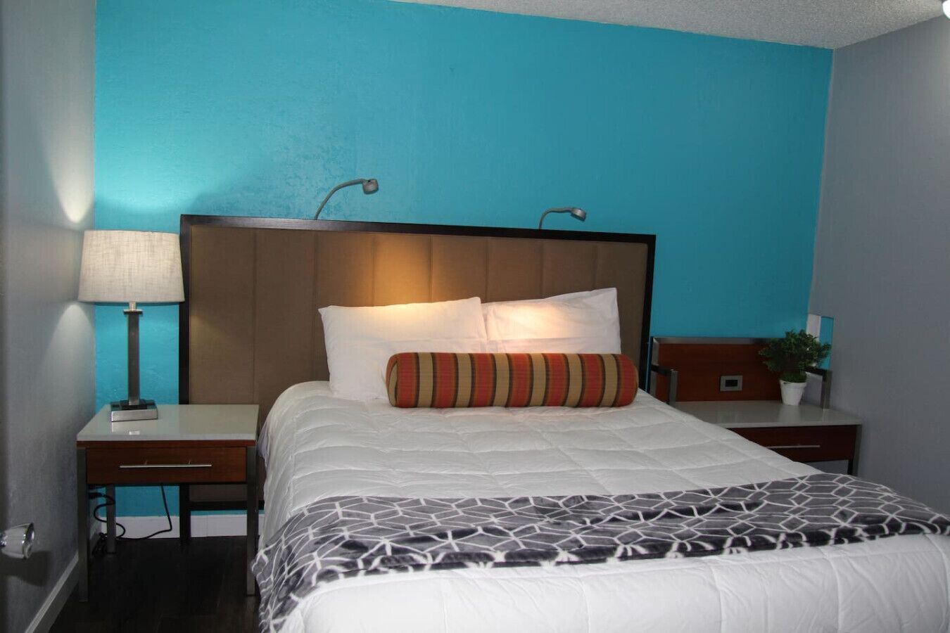 1 bedroom, desk, iron/ironing board, WiFi