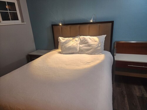 Naval Suites - Room 229