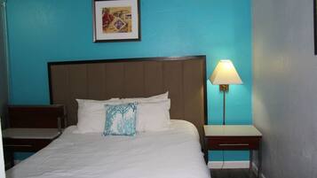 1 bedroom, desk, WiFi, bed sheets