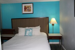 1 bedroom, desk, WiFi, bed sheets