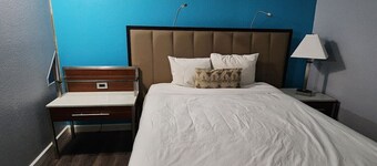 Naval Suites - Room 230