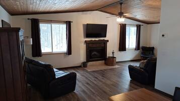 Smart TV, fireplace, stereo