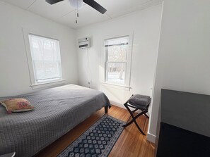 2 bedrooms, iron/ironing board, WiFi - Cozy Cottage in a Catskills Lake Community (New York)