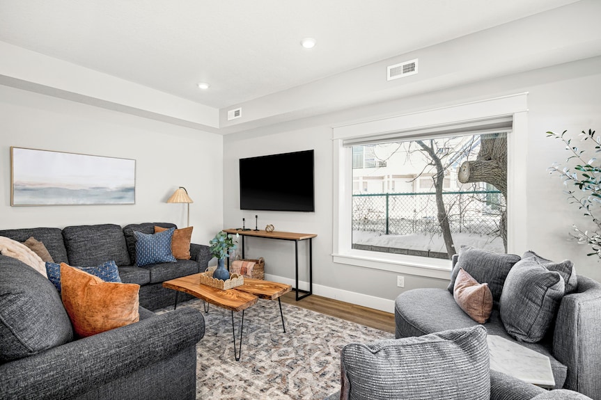 Luxury Condo W/ Beach Access | Dragestil 715-1 - Duluth, MN