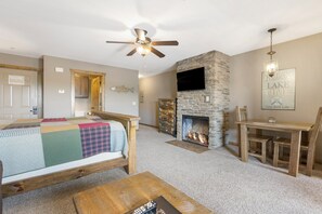 2 bedrooms, iron/ironing board, free WiFi, bed sheets - 2 BD/2Ba, Sleep 8-10 at this Walk-In Lake Condo near Silver Dollar City! (Branson)