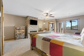 2 bedrooms, iron/ironing board, free WiFi, bed sheets - 2 BD/2Ba, Sleep 8-10 at this Walk-In Lake Condo near Silver Dollar City! (Branson)