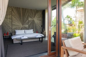 5 bedrooms, iron/ironing board, WiFi, bed sheets
