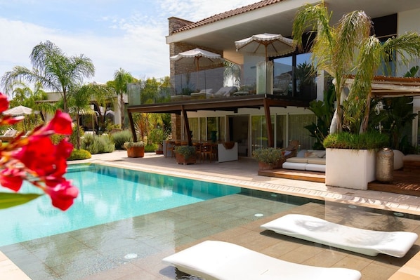 Outdoor pool, a heated pool