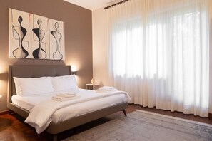 5 bedrooms, iron/ironing board, travel cot, WiFi