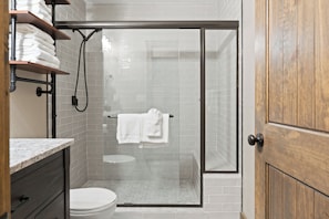 Hair dryer, towels - 1 BD/Sleep 8- Lake Community Condo, Resort Amenities Galore and Ticket DEALS for our guests!! (Branson)