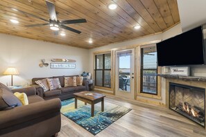 Smart-TV, Kamin, DVD-Player