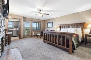 1 bedroom, iron/ironing board, free WiFi, bed sheets - Studio Condo overlooking Table Rock Lake, 2 min to SDC, Ticket Deals, Resort Perks! (Branson)