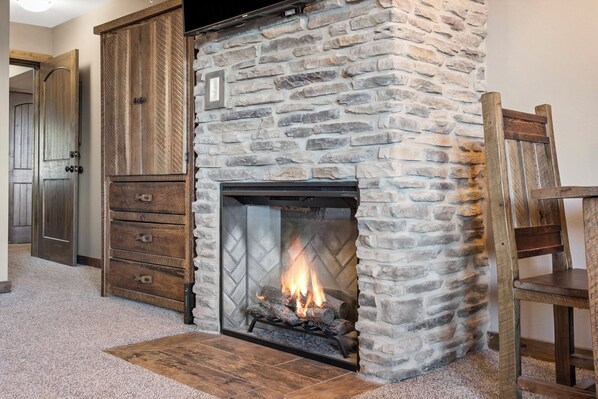 Interior - Studio Condo overlooking Table Rock Lake, 2 min to SDC, Ticket Deals, Resort Perks! (Branson)