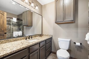Shower, hair dryer, towels - Studio Condo overlooking Table Rock Lake, 2 min to SDC, Ticket Deals, Resort Perks! (Branson)