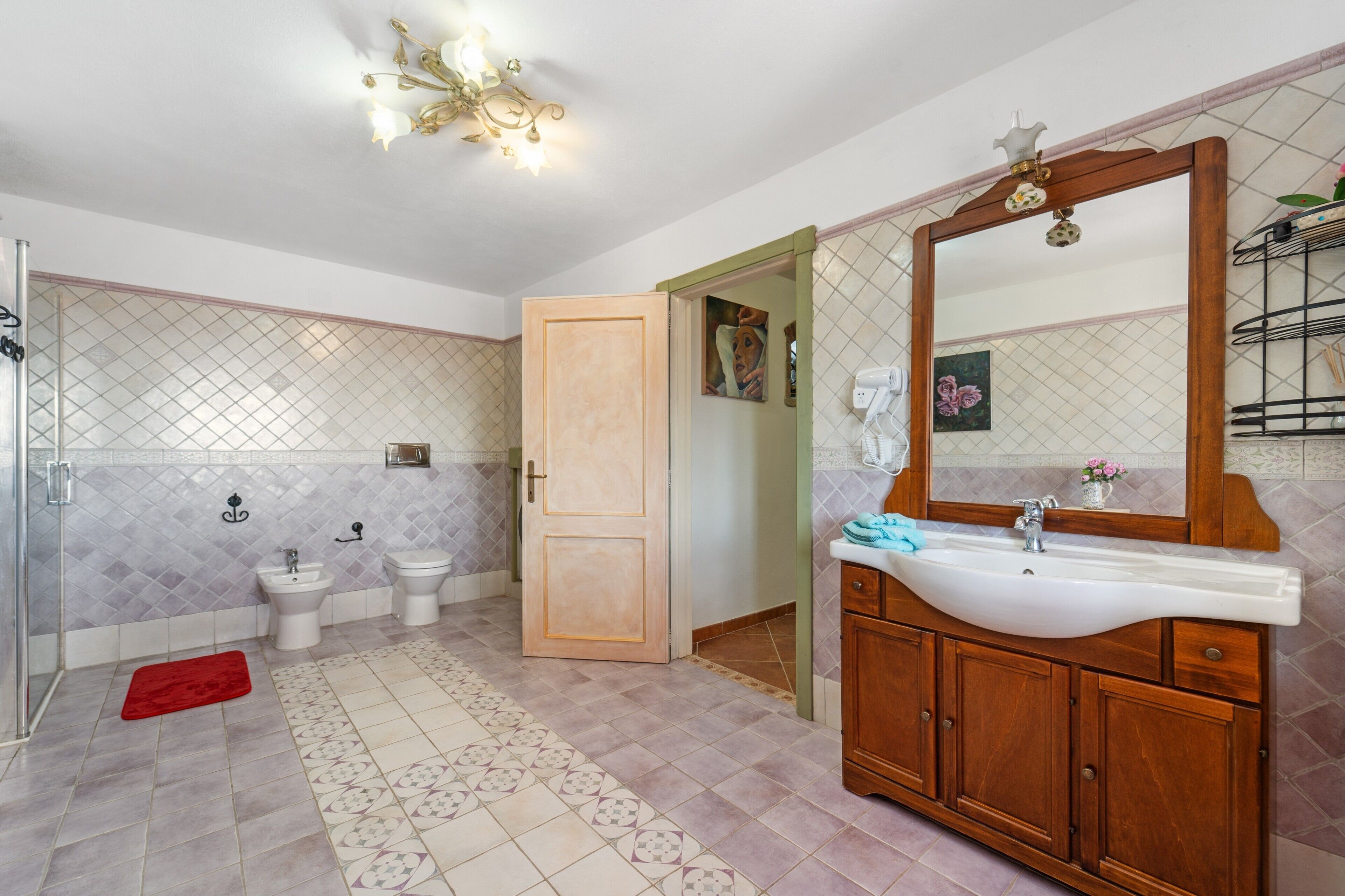 Bruser, hårtørrer, håndklæder