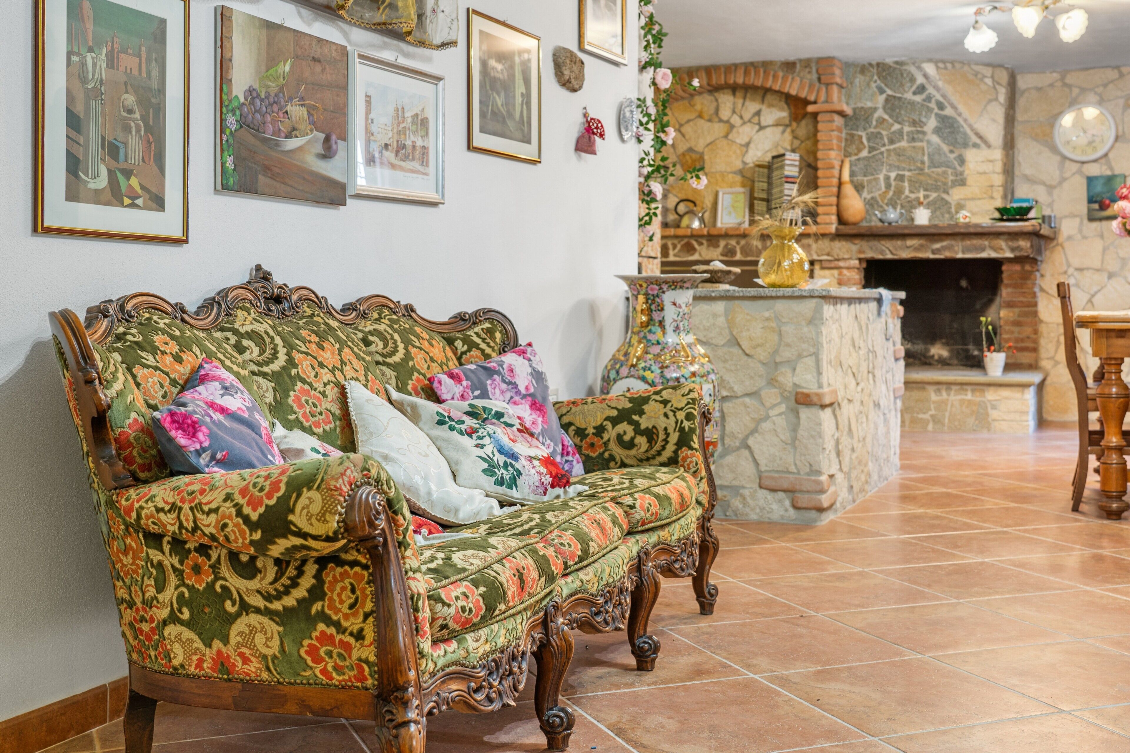 Fernseher, Kamin, Stereoanlage