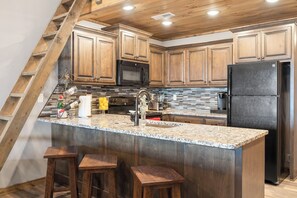 Fridge, microwave, oven, stovetop - Spacious Lake Condo near Silver Dollar City, Ticket Deals, Resort Perks- Sleeps 13 (Branson)