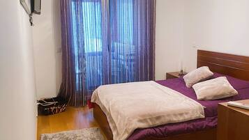 3 slaapkamers, een strijkplank/strijkijzer, gratis wifi, beddengoed