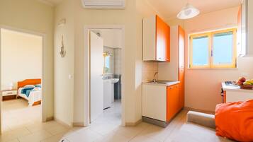 1 habitación, tabla de planchar con plancha, wifi gratis y ropa de cama