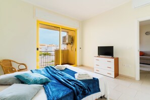 1 bedroom, iron/ironing board, free WiFi, bed sheets - Casa Fedra in Otranto: Sea View, Wi-Fi, and Air Conditioning (Otranto)
