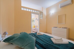 1 habitación, tabla de planchar con plancha, wifi gratis y ropa de cama 