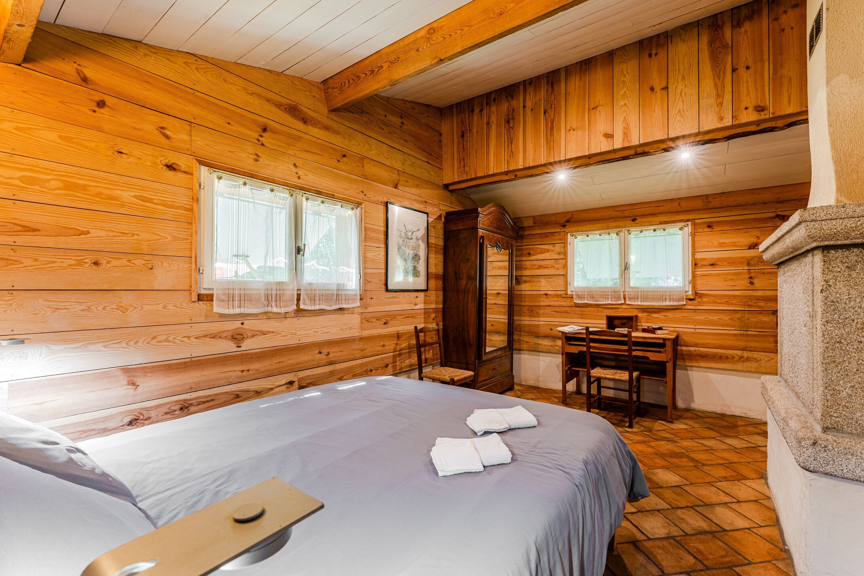 1 bedroom, bed sheets, wheelchair access