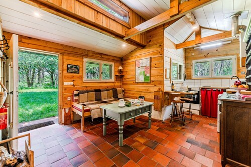 La Palombière – A Cozy Cabin for Ultimate Relaxation and Forest Views