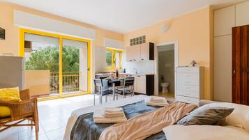 1 slaapkamer, een strijkplank/strijkijzer, gratis wifi, beddengoed