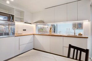 Fridge, microwave, oven, stovetop