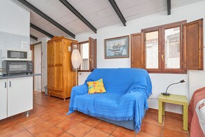 Living area - Studio Apartment 'Cortijo Grande' with Mountain View, Shared Pool and Wi-Fi (Rubite)