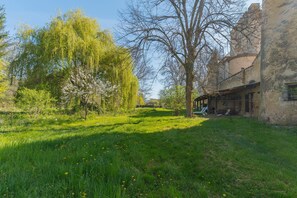 Property grounds - An authentic stay in a charming apartment in the heart of a Provençal château (Allemagne-en-Provence)