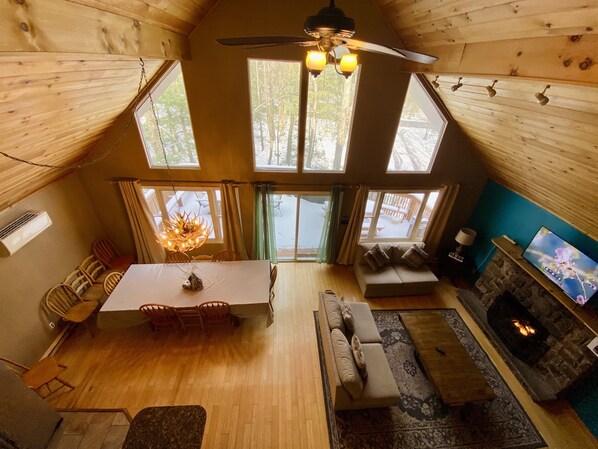 Smart TV, fireplace, table tennis, offices