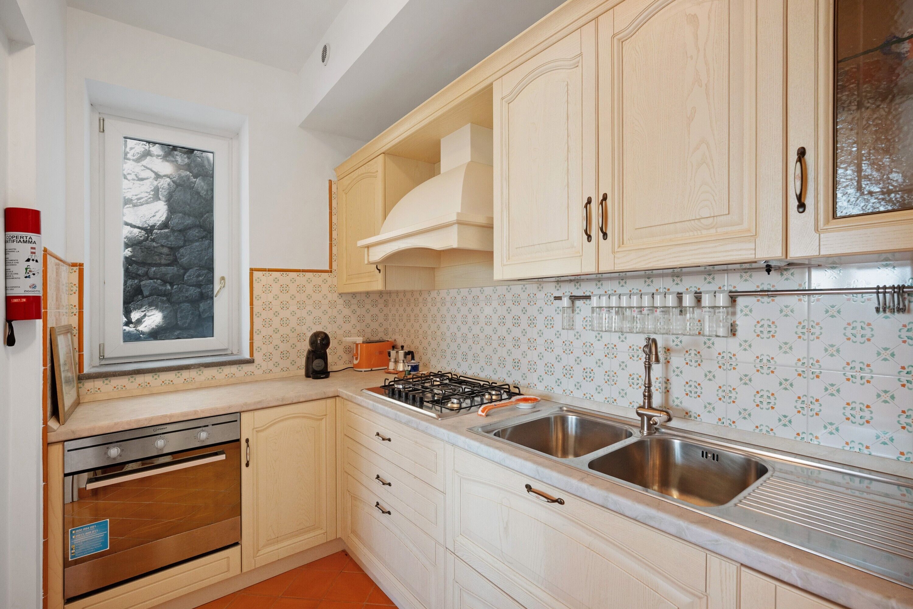 Frigorifero, forno, piano cottura, lavastoviglie