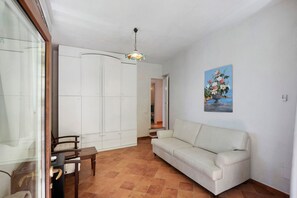 TV - Villa 'Aurora In Dependance' with Sea View, Wi-Fi and Air Conditioning (Conca Dei Marini)