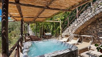 Bain à remous extérieur