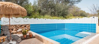 Villa 'May Rose' with Sea View, Wi-Fi and Air Conditioning