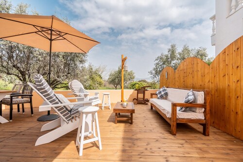 Villa 'May Rose' with Sea View, Wi-Fi and Air Conditioning
